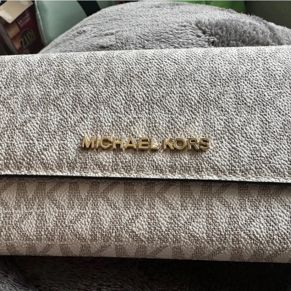Michael Kors Jet Set Travel Trifold Wallet for Women - White PVC
